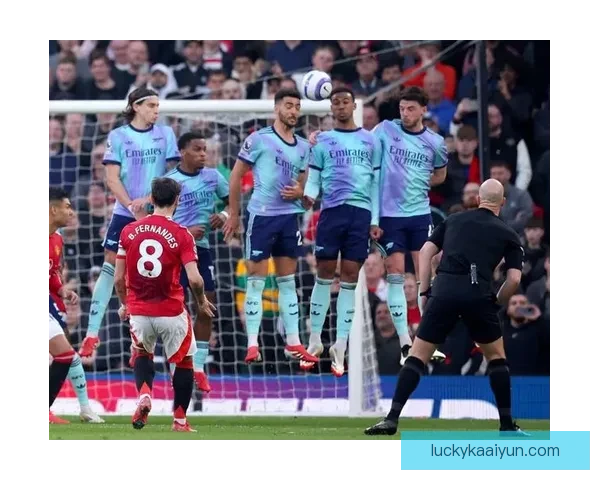 英超热门话题持续升温，争冠形势愈发紧张，球迷期待未来赛事表现。